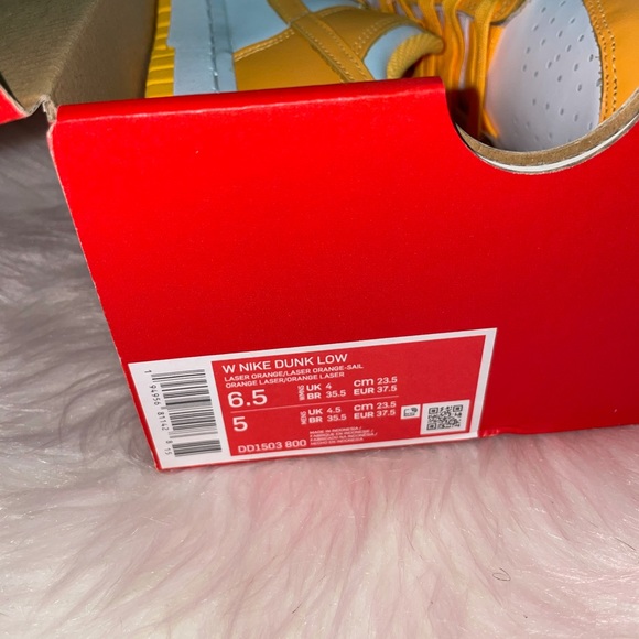 6.5 NIKE DUNKS LOW LASER ORANGE - Picture 4 of 5